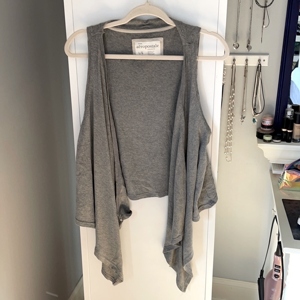 Sleeveless grey cardigan from Aeropostale. Longer in the front than the back